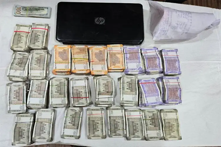 Punjab Police apprehends two Hawala operators; recovers over Rs 17 lakh cash, laptop