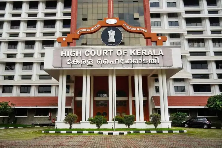 Kerala HC sets aside appointment of probe commission in Waqf related case