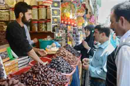 https://www.hindi.awazthevoice.in/upload/news/174221519628_Consumption_of_Saudi_dates_rises_in_Kashmir_during_Ramadan_2.jpg