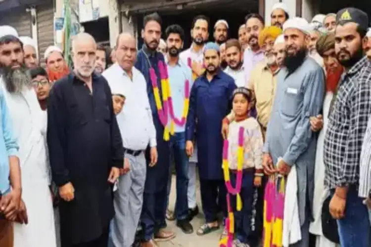 Promoting communal harmony: Sikh family from America donates two shops to Jama Masjid