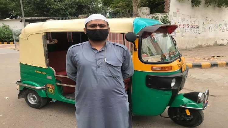 https://hindi.awazthevoice.in/upload/news/74_Auto_rickshaw_driver,_Noor.jpg